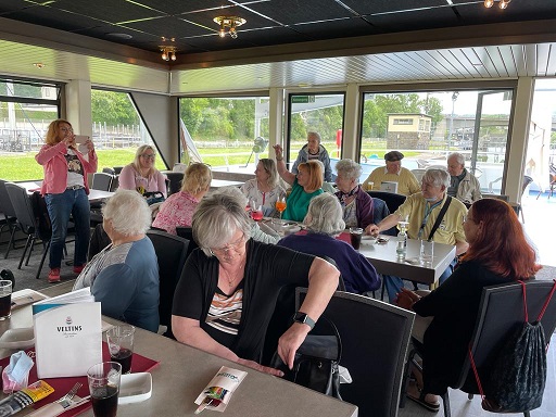 Gesellige Runde Klein